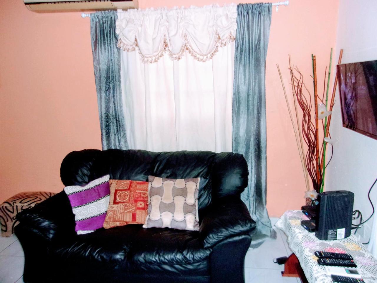 Central Oaklands Kingston Apt Buitenkant foto