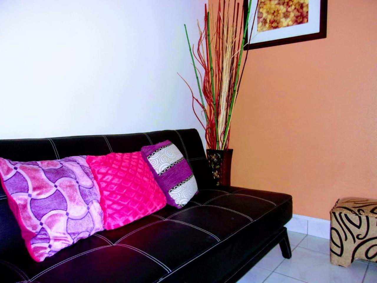 Central Oaklands Kingston Apt Buitenkant foto
