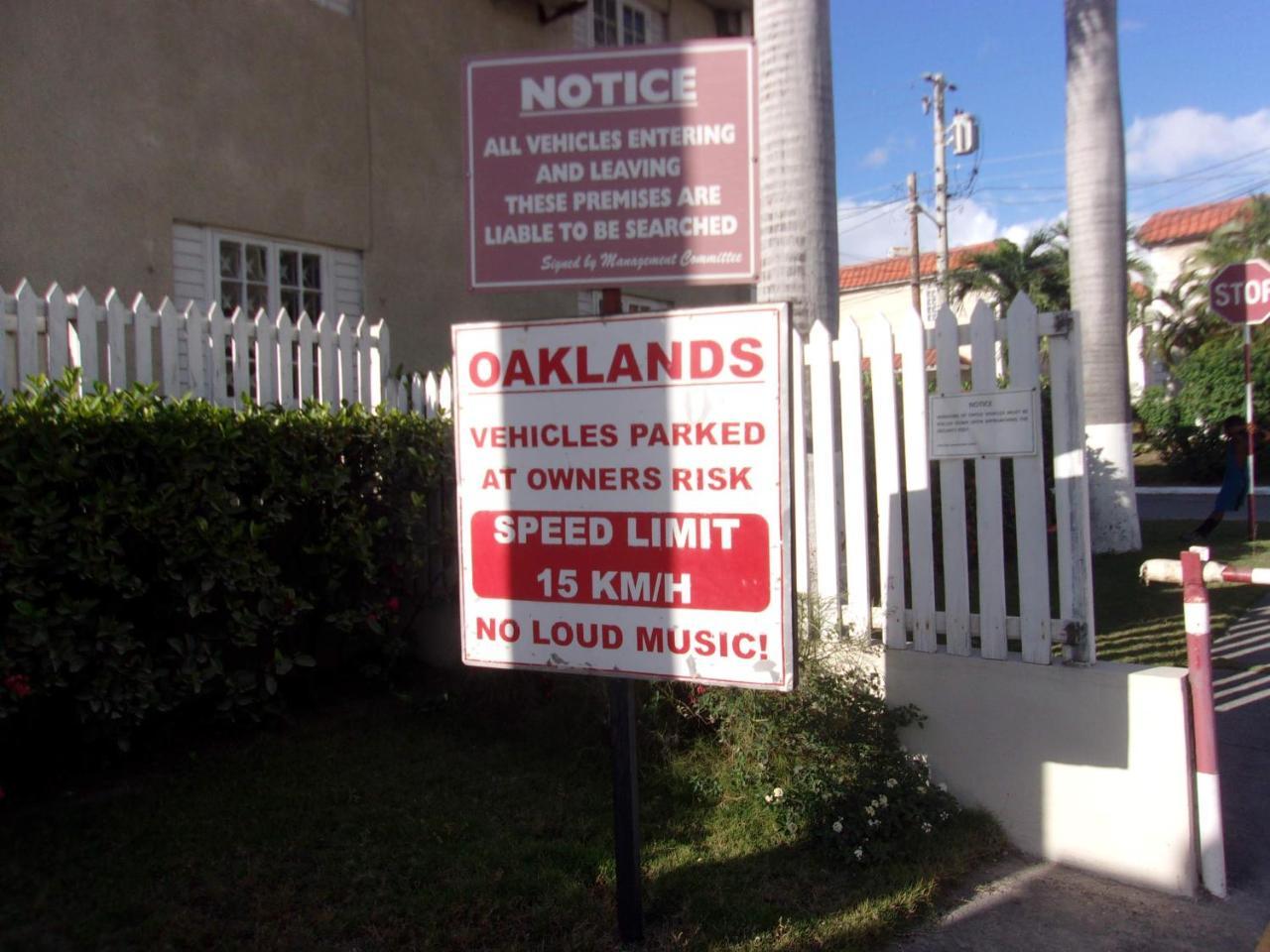 Central Oaklands Kingston Apt Buitenkant foto